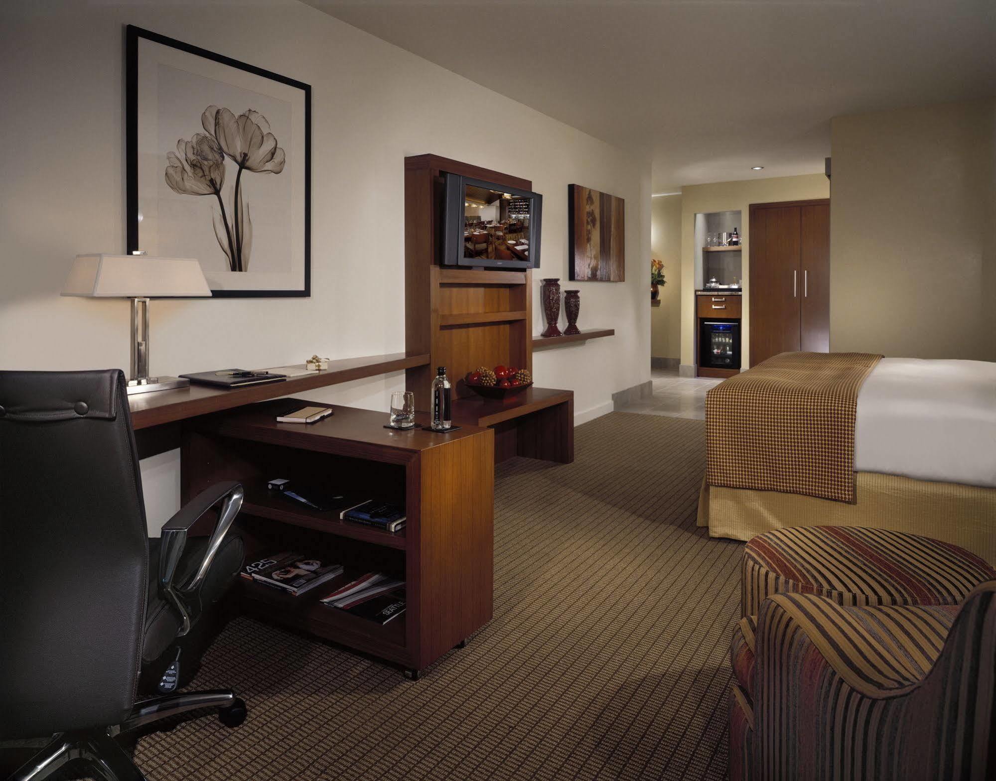 The Heathman Hotel Kirkland Extérieur photo